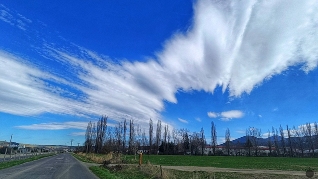 FOTO: Nad Slovenskom sa dnes objavili krásne oblaky. O čo išlo?
