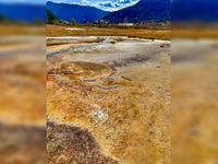 Slovenský Yellowstone: Farebné travertínové jazierka na severe Slovenska vyrážajú dych