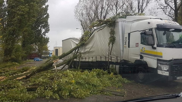 Pozor na nárazový vietor, ktorý sa popoludní doženie pri príchode frontu s možnými búrkami