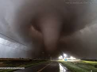 Tornádo vyčíňalo až 40 minút. Zrovnalo zo zemou niekoľko domov, hlásia aj zranených