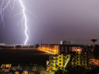 Počasie sa už čoskoro zmení. Za dverami máme búrky so stovkami bleskov