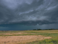 V najbližších hodinách bude počasie dynamické, hrozia nám prehánky a vylúčené nie sú ani búrky