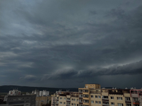 Na západe Slovenska už silnie vietor. Front prichádza, búrky však zoslabli