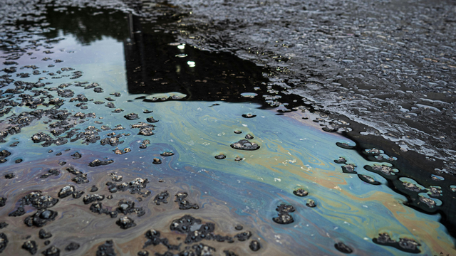 V Rusku padá ropný dážď. Dym spôsobuje Rusom problémy