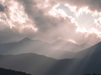 Front prinesie búrky, dážď aj sneh. Zajtra sa počasie pokazí aj na Slovensku
