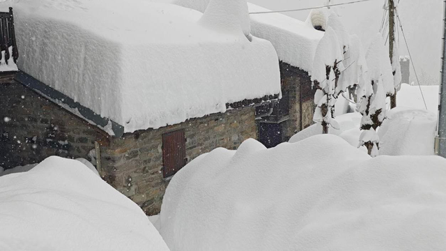 V Tatrách napadlo množstvo snehu. Záchranári museli evakuovať turistov