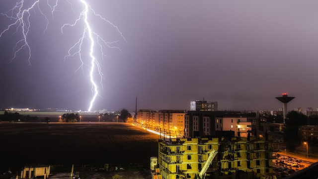 Počasie sa už čoskoro zmení. Za dverami máme búrky so stovkami bleskov