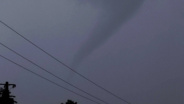 FOTO: Počas búrok sa objavila aj výrazná tromba pri našich hraniciach