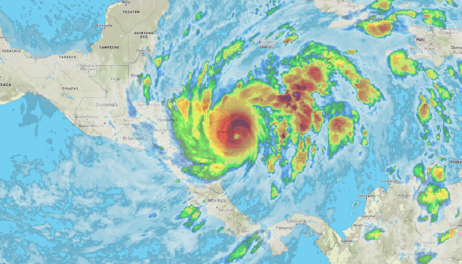 Satelitná snímka hurikánu Eta v utorok o 8:30, zdroj: Wunderground