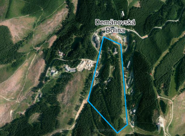 Táto časť lesa bude v Jasnej už čoskoro minulosťou, Foto: mapy.cz a imeteo.sk