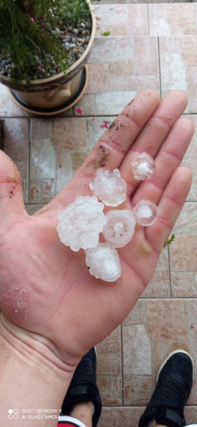 aj takéto krúpy padajú v Česku, zdroj: Josef Pepéé Sassmann