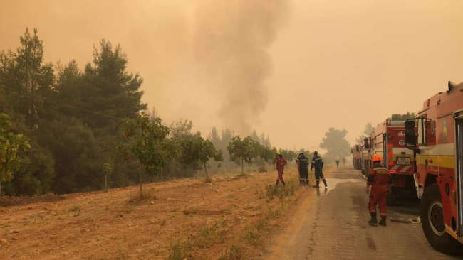 Slovenskí hasiči bojujú s požiarmi v Grécku, zdroj: facebook.com/@prezidiumhazz