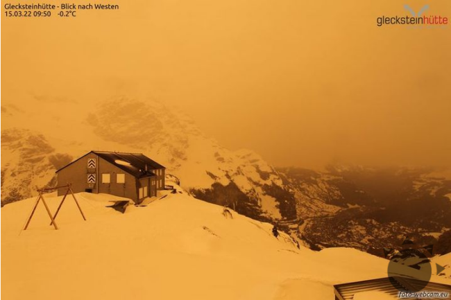 Takto vyzerali Alpy v priebehu včerajšieho dňa, zdroj: wetteronline.com