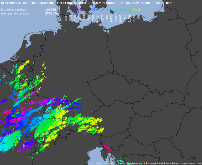 aktuálne zaznamenané blesky, zdroj: blesky.bourky.cz