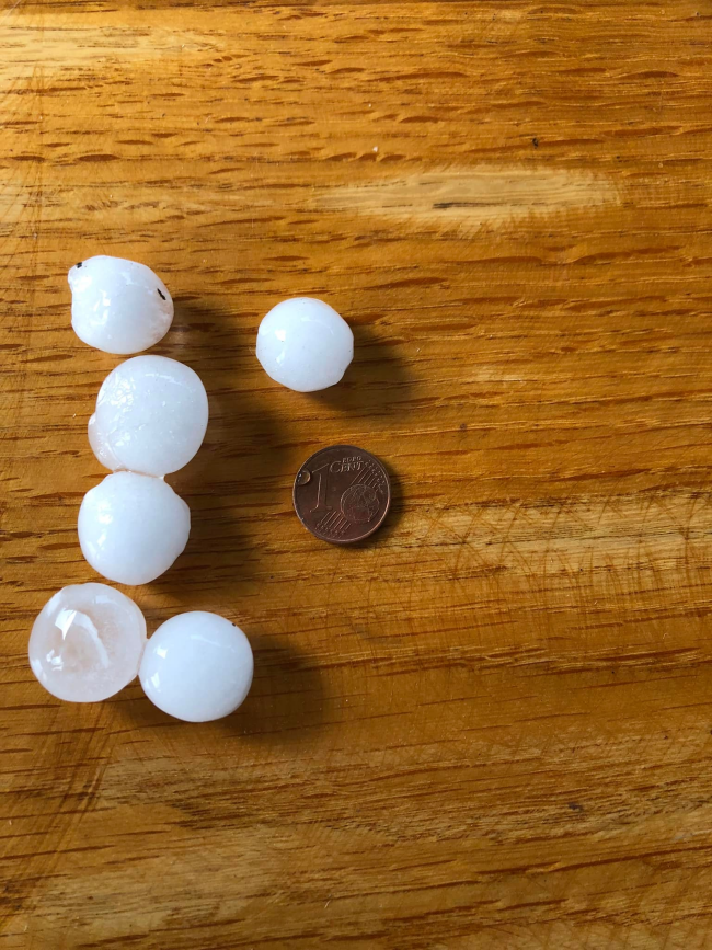 takéto krúpy padali počas búrky v Kamenici, foto: Erik Kaža