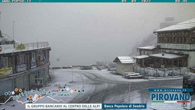 Sneženie na horskom priesmyku Passo Stelvio